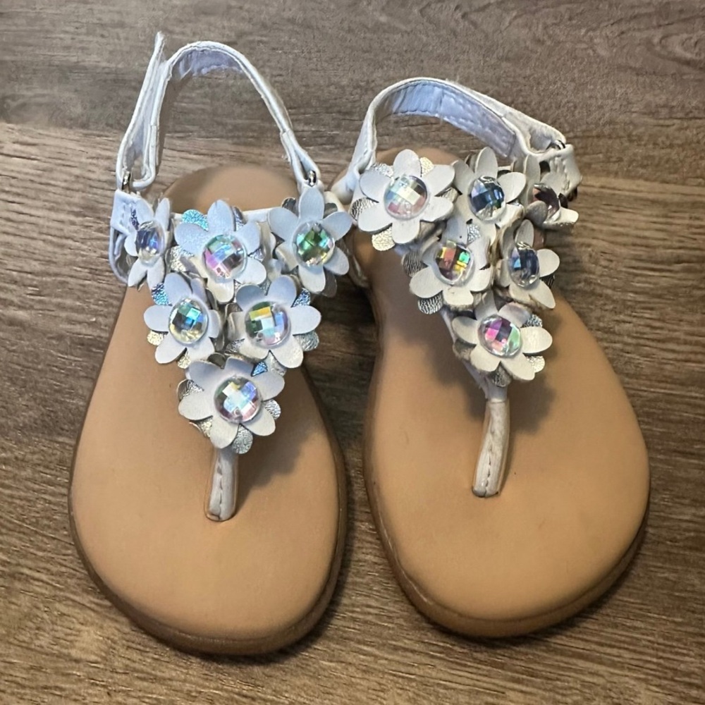 WONDER KIDS White Floral Sandals
